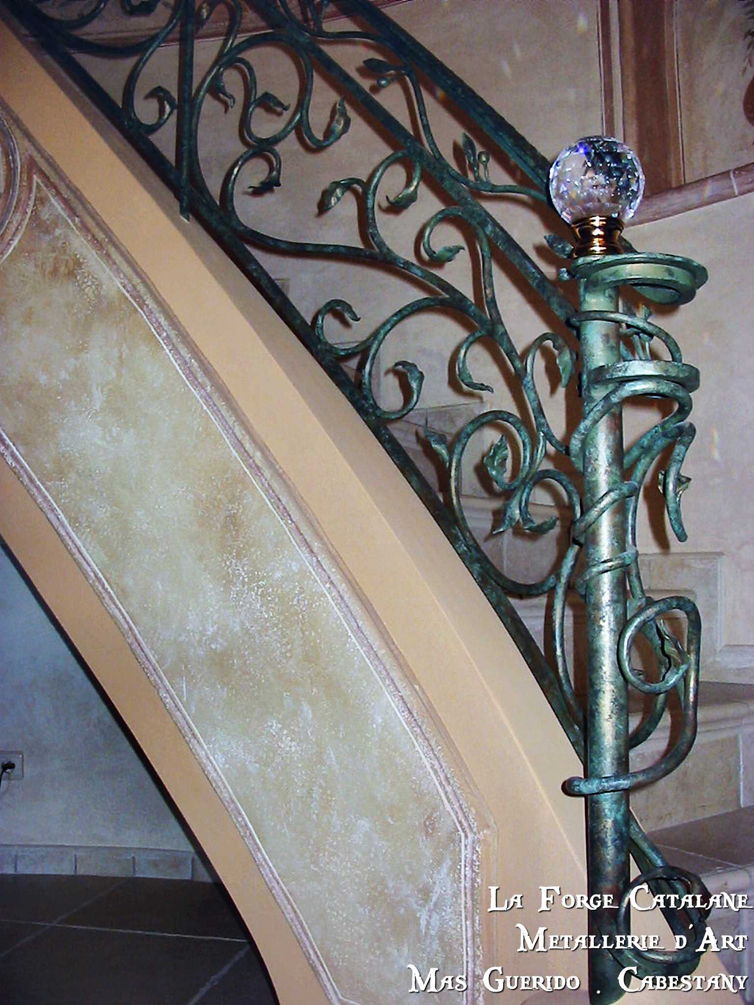 detail poteau ouvrage rampant debillarde travail forge vegetal vigne forge catalane 4.jpg